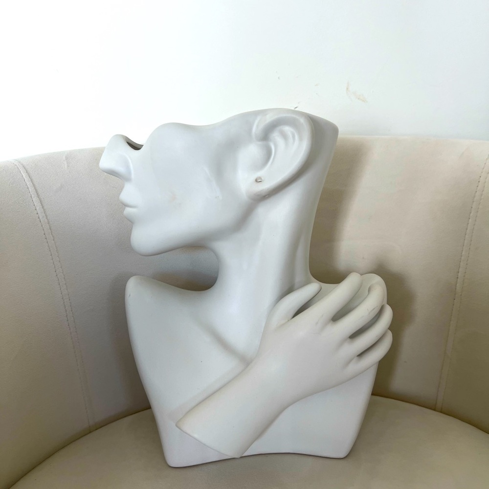 Vase shaped like a Woman